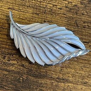 Vintage Trifari Leaf Brooch Pin